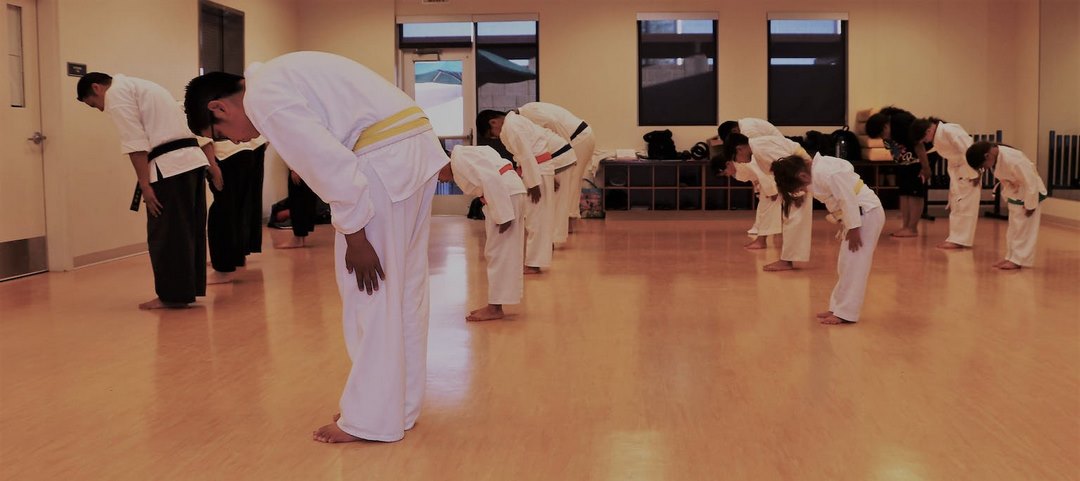 “Karate bắt đầu và kết thúc với sự tôn trọng”.