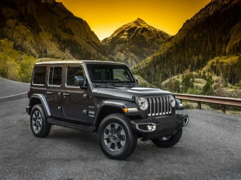 Jeep vượt qua những địa hình khó nhằn
